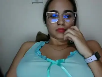 Chaturbate Live Sex Cam of triana_bell