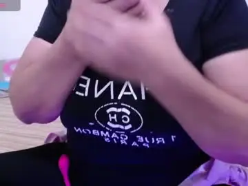 Chaturbate Live Sex Cam of sara211