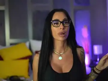 Chaturbate Live Sex Cam of laravoss