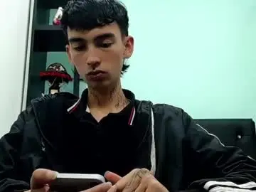Chaturbate Live Sex Cam of ttimy_x_boy