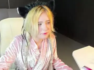 Chaturbate Live Sex Cam of kiki_peach