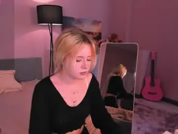 Chaturbate Live Sex Cam of kiki_peach