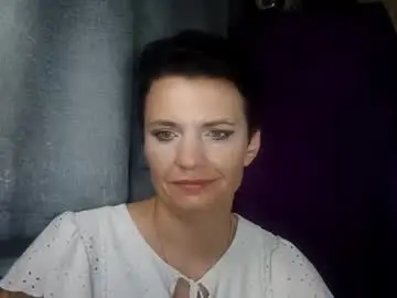 Chaturbate Live Sex Cam of hotmamaqueen234