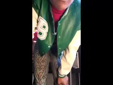 Chaturbate Live Sex Cam of petite_loverr