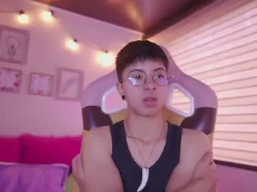 Chaturbate Sex Cam of tommy_blue1