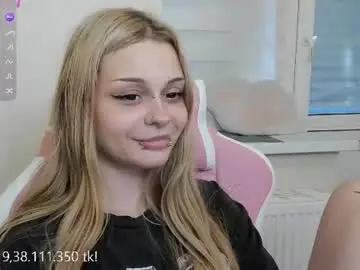 Chaturbate Live Sex Cam of melonipinkbb
