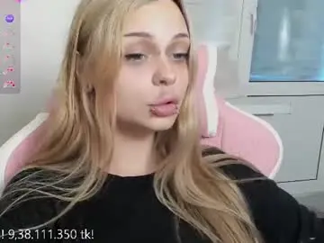 Chaturbate Live Sex Cam of melonipinkbb
