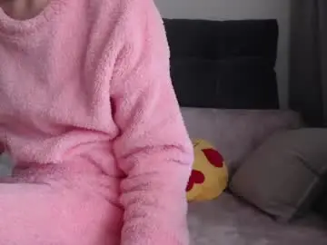 Chaturbate Live Sex Cam of velvetmoon123