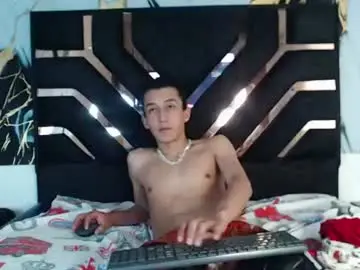 Chaturbate Live Sex Cam of bellaandvestiacs
