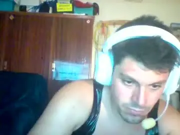 Chaturbate Live Sex Cam of luis2423