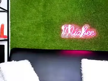 Chaturbate Live Sex Cam of miabeex
