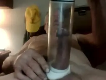 Chaturbate Live Sex Cam of lickmysnowballs