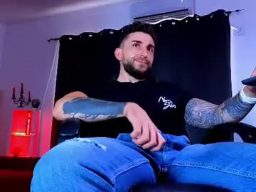 Chaturbate Free Live Porn of mightyaaron