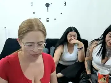 Chaturbate Best live sex cam show of emilyriskhot