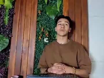Chaturbate Live Sex Cam of andyjoy_