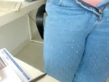 Chaturbate Live Porn of emillybrowm