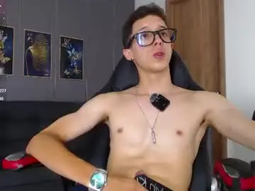 Chaturbate Best live sex cam show of skinny_bigcock20