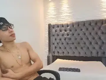 Chaturbate Live Sex Cam of lenny_knox2