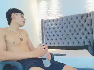 Chaturbate Live Sex Cam of lenny_knox2