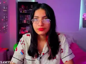 Chaturbate Live Sex Cam of helia_n_amy