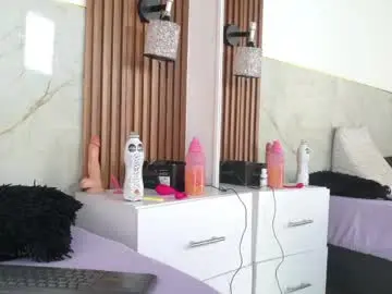 Chaturbate Free Porn Cam of emi_bloom