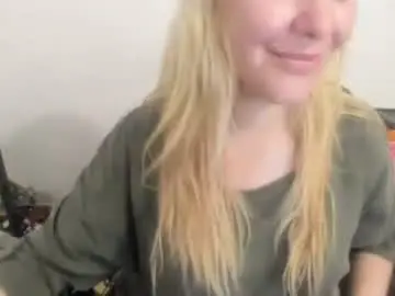 Chaturbate Live Sex of artsyandcraftsy_