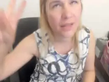 Chaturbate Live Sex of artsyandcraftsy_