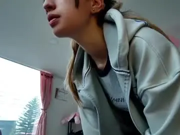 Chaturbate Live Porn of barbie20_