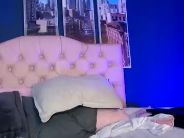 Chaturbate Live Sex Cam of bella_lr