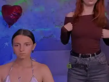 Chaturbate Live Sex Cam of caroline_honeyy