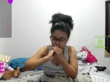 Chaturbate Live Sex Cam of bonnie_lam_