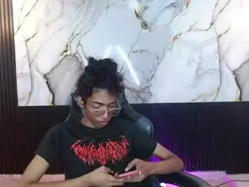 Chaturbate Nude Webcam of triiangel_latinboy