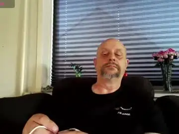Chaturbate Live Sex Cam of hardmrlazy