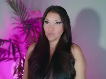Chaturbate Live Sex Cam of divinelynn