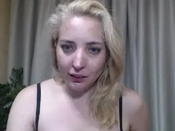 Chaturbate Live Sex Cam of ohsweetmari