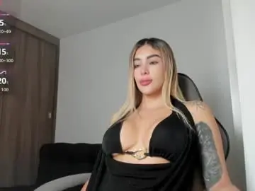 Chaturbate Live Sex Cam of mi_suk1