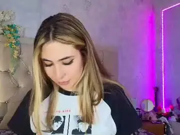 Chaturbate Live Sex Cam of mila_smirnovavk