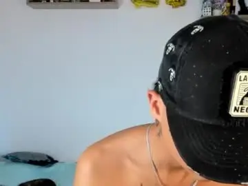 Chaturbate Live Sex Cam of alejoo_storms