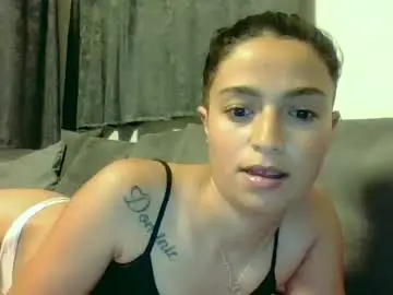 Chaturbate Free Porn Cam of emilly_daniel
