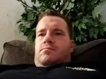 Chaturbate Live Sex Cam of cdoggg415