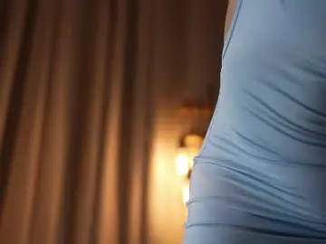 Chaturbate Live Sex Cam of emyii