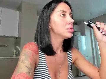 Chaturbate Live Sex Cam of sasha_moon77