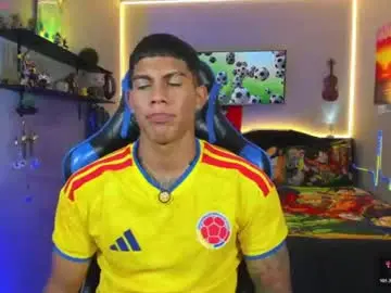 Chaturbate Live Sex Cam of damian_latinxxx
