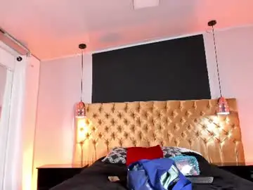 Chaturbate Live Sex Cam of kendalcurvy