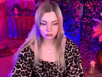 Chaturbate Live Sex Cam of hyileyclark