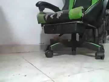 Chaturbate Live Sex Cam of srfindomfeet_