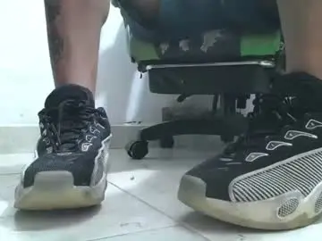 Chaturbate Watch Live Sex Cams of srfindomfeet_