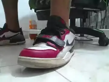 Chaturbate Best live sex cam show of srfindomfeet_