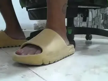 Chaturbate Free Porn Cam of srfindomfeet_