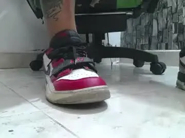 Chaturbate Nude Webcam of srfindomfeet_